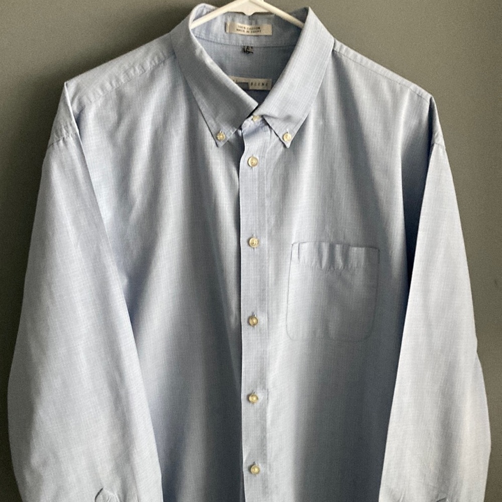 Men’s Geoffrey Beene light blue button down shirt.